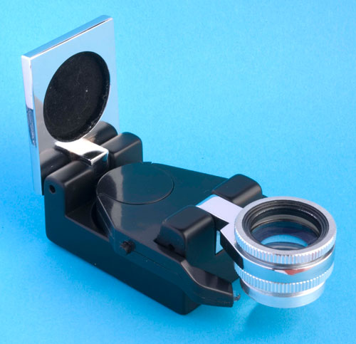 Magno Folding Pocket Magnifier - Blue